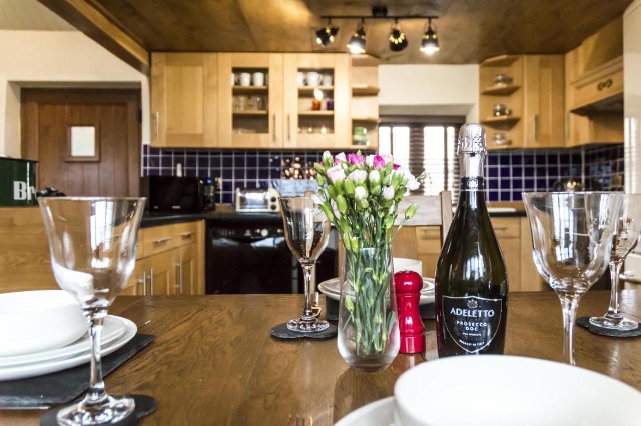 Foxglove - Luxurious Barn Conversion - Blossom Farm Johnston Exterior foto
